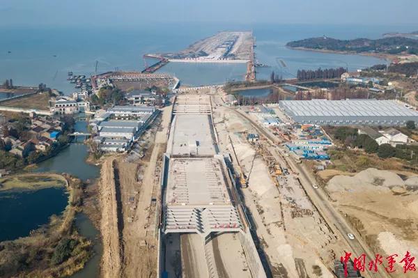 “三重六層”防水施工方案，確保國內(nèi)在建Z長湖底隧道滴水不漏