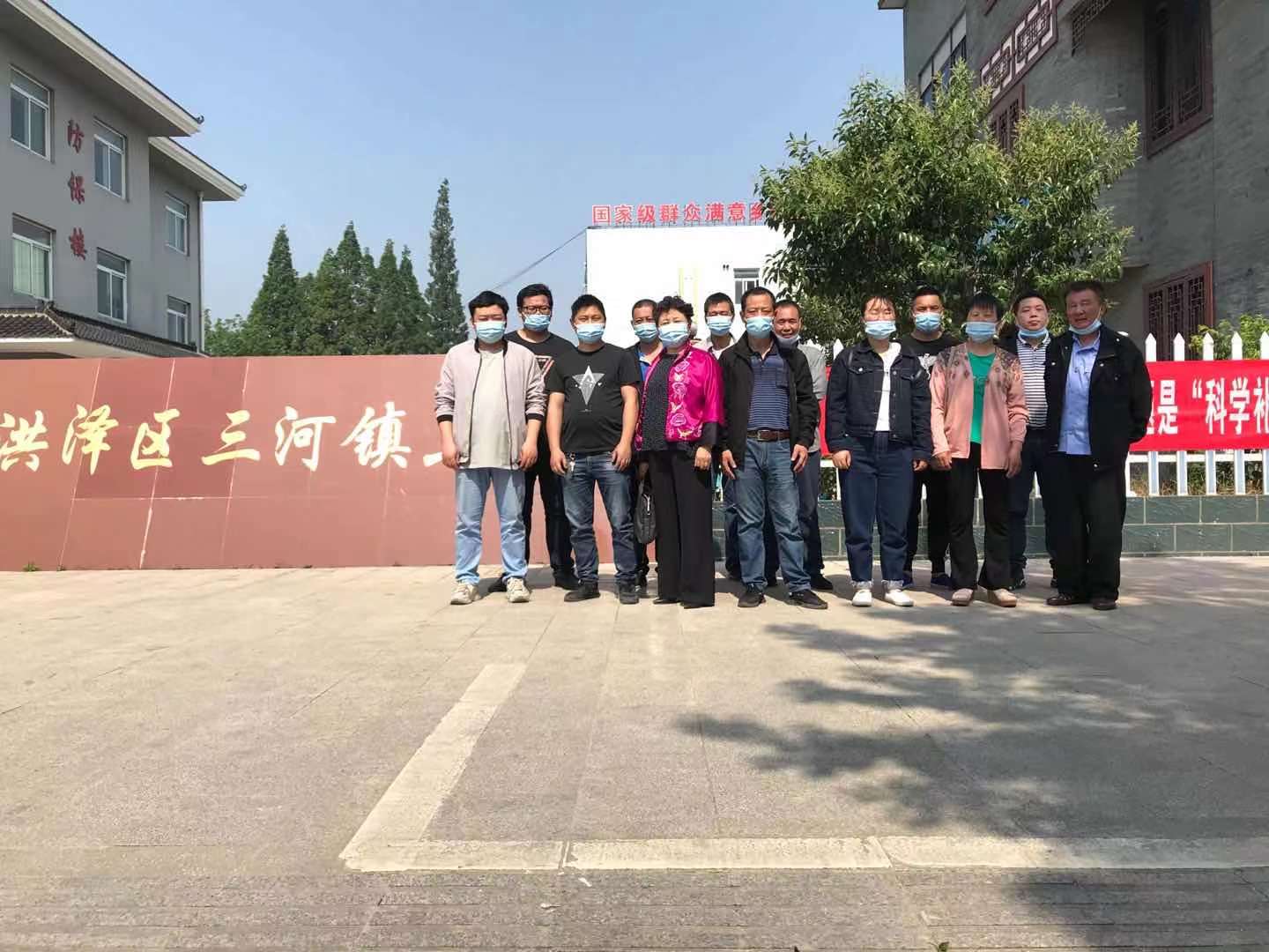 提供暖心接送專車！洪澤區(qū)三河鎮(zhèn)政府全力“護(hù)航”歐西員工疫苗接種
